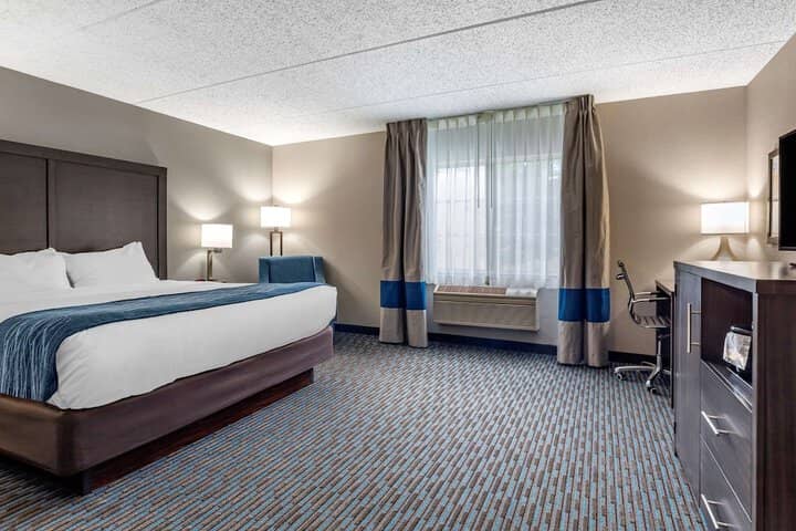 Room 6 of 33