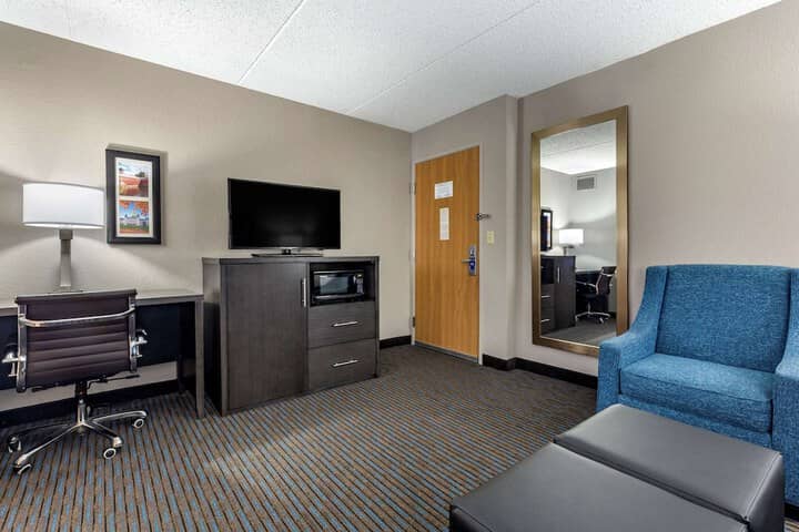 Room 14 of 33