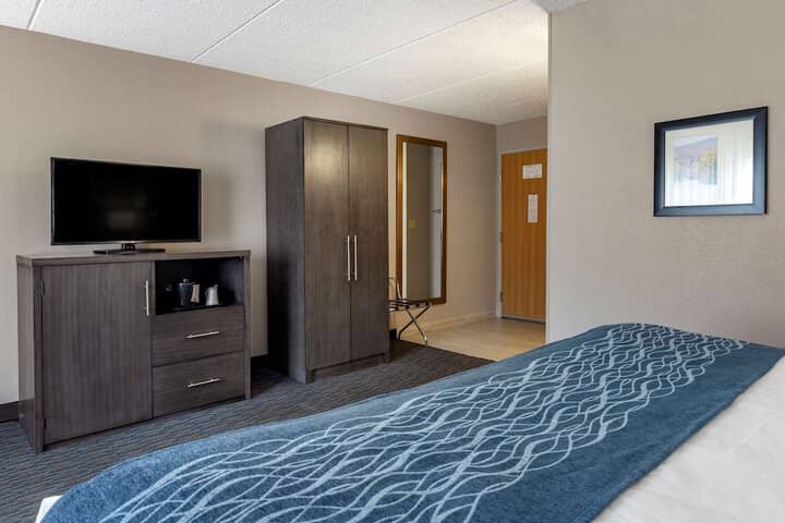 Room 7 of 33