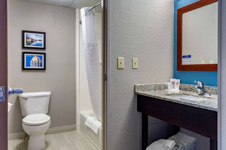 Room 20 of 33