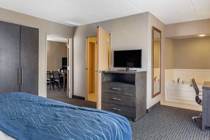 Room 11 of 33